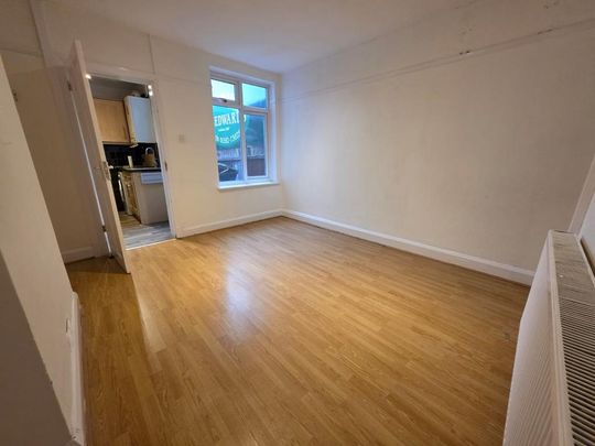 2 bedroom end of terrace house to rent - Photo 1