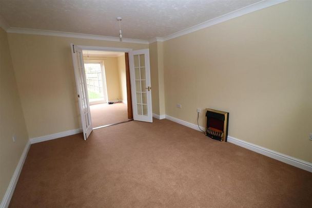 4 bedroom semi-detached house to rent - Photo 1