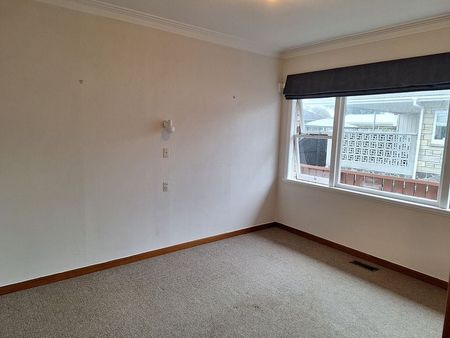 Sunny house with large section in central location - Photo 5