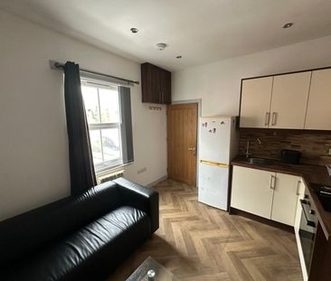 1 Bed Flat, Carey St, RG1 - Photo 4
