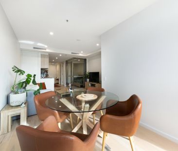 Contemporary Living With Amazing City Views - Photo 5