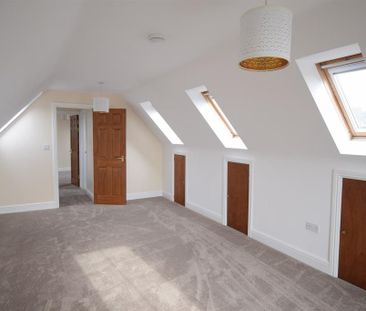 4 bedroom apartment to rent - Photo 2