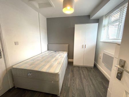 1 bedroom in a house share to rent - Photo 3