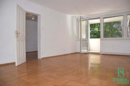 Großzügige, top renovierte Wohnung mit Loggia und Garagenplatz - Blick ins Grüne! - Foto 2