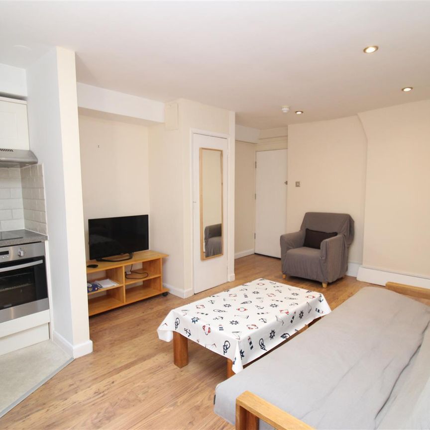 Bedford Square, Brighton - Photo 1