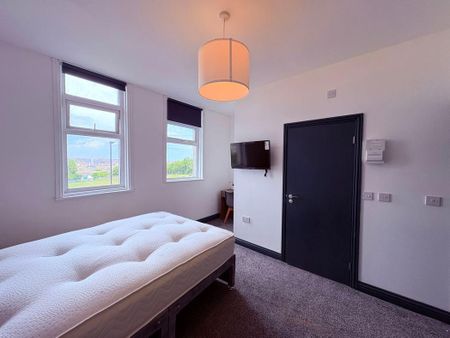 Beach Road - Room 8, South Shields, South Shields, Tyne and Wear, NE33 2LZ - Photo 3