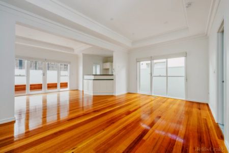 3 Bed, 1 Bath - Photo 2