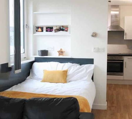 Studio Silver - Photo 3