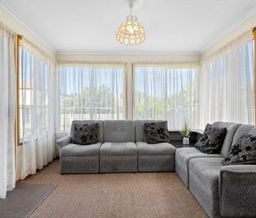 CLASSIC APPEAL IN A PRIME OAKLEIGH POCKET - Photo 6