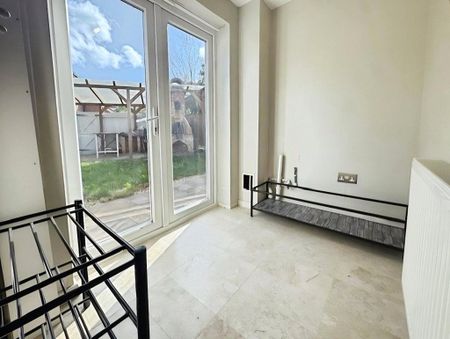 4 bedroom terraced house to rent - Photo 5