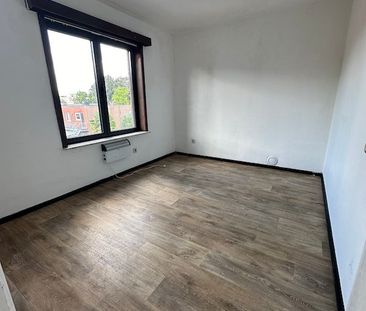 🏡 **Ruim 3-slaapkamerappartement met privé garage in Wondelgem!** 🚗✨ - Photo 1