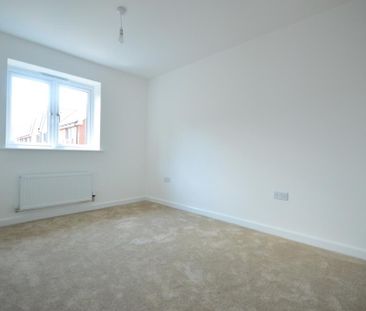 3 bedroom end of terrace house to rent - Photo 4