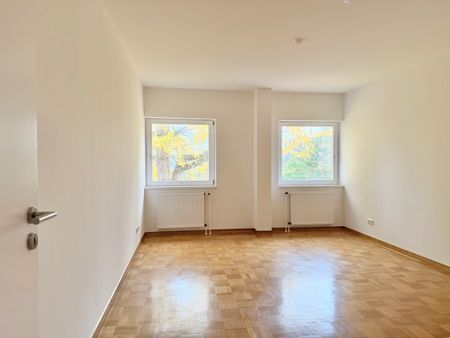 Großzügige 3-Zimmer-Dachgeschosswohnung mit Balkon in zentraler Lage - Photo 2