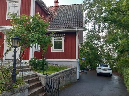 Mysig familjevilla i trevliga Solhem - Foto 4