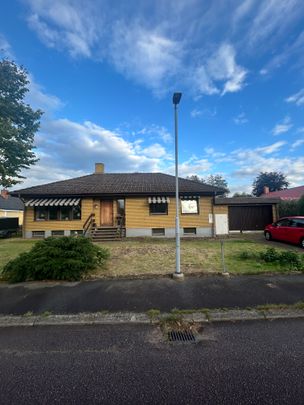 Vildrosvägen, Laholm - Photo 1