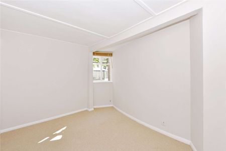 A spacious two bedroom detached cottage in the village of Cookham Dean - Photo 5