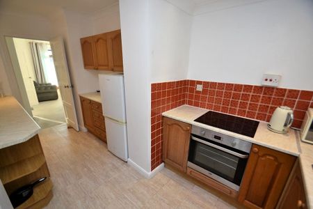 2 bedroom flat to rent - Photo 4