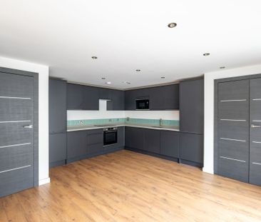 To Let 2 Bedroom Flat - Photo 3