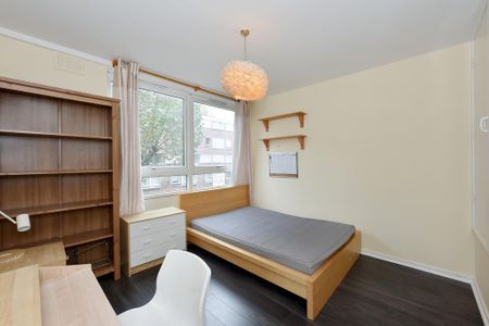 4 bedroom flat to rent - Photo 2