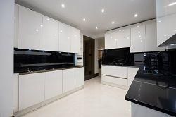 4 bedroom detached house to rent - Photo 2