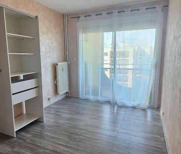 Location Appartement 4 pièces 77m² DOUAI 59500 - Photo 2