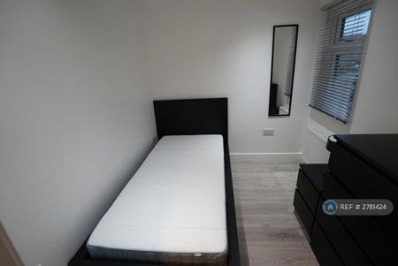 1 bedroom in a house share to rent - Photo 5