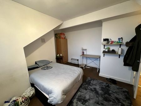 Delph Mount, Woodhouse, Leeds, LS6 2HS - Photo 2