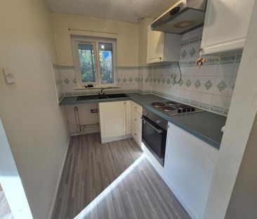 2 bedroom semi-detached house to rent - Photo 6