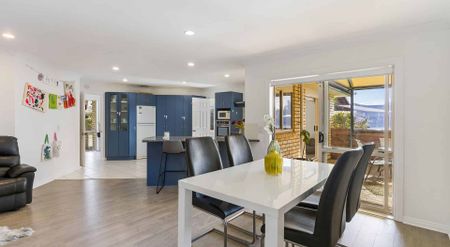 Spacious 4-Bedroom Family Home with Ensuite & Two Living Areas - Photo 2