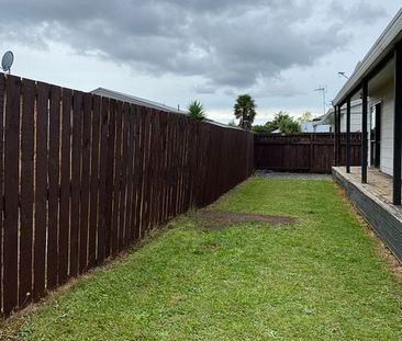 Charming 3BR Home with Deck & AC - Photo 5