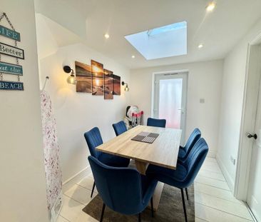 4 bedroom terraced house to rent - Photo 2