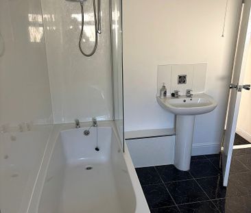 £1,250 PCM, Newly Refurbished Two Bedroom House with Enclosed Garde... - Photo 3