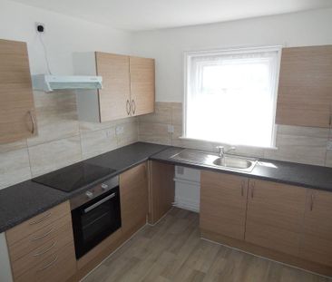 2 bedroom maisonette to rent - Photo 2