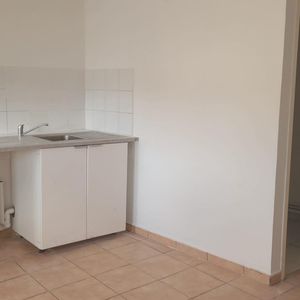 Location Appartement 2 pièces 25m² MARSEILLE 1er - Photo 2