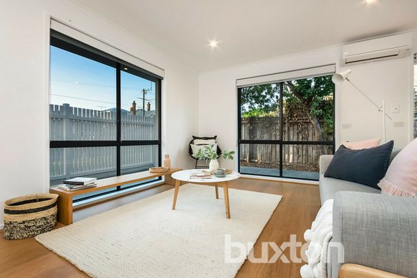 East Geelong Living! - Photo 1