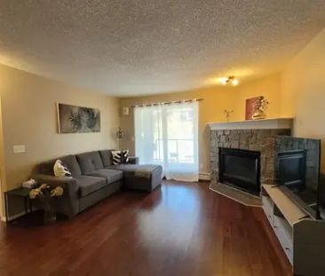 2 bedrooms, 2 bathroom and 2 Parkings condo | 10 Sierra Morena Mews Southwest, Calgary - Photo 1