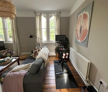 2 Bed Maisonette, Queenstown Road, SW8 - Photo 2