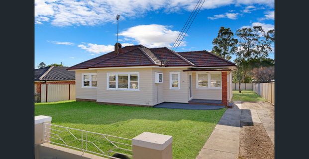 GREAT SIZE HOME WITH AMPLE SPACE ! - Photo 1