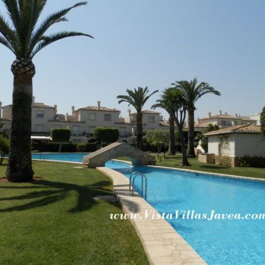 2 Bedroom Apartment with Beautiful Communal Pool- RESERVED - €500 / Month - Photo 1