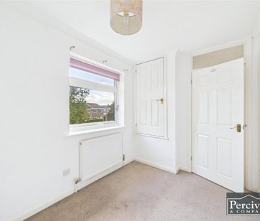 3 bedroom semi-detached house to rent - Photo 5