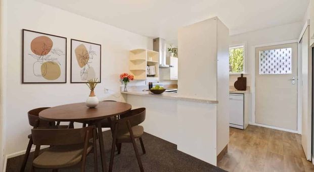 Pet friendly home in a great location - Photo 1