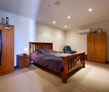 Spacious home with added extras - Photo 3