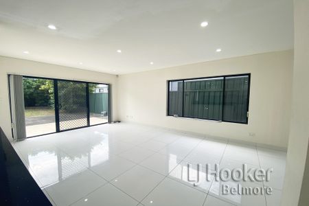 Modern 4 bedroom Duplex - Photo 3
