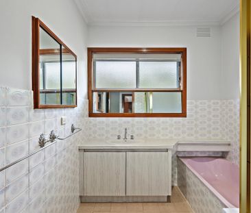 12 Larnook Crescent, Mooroolbark - Photo 2