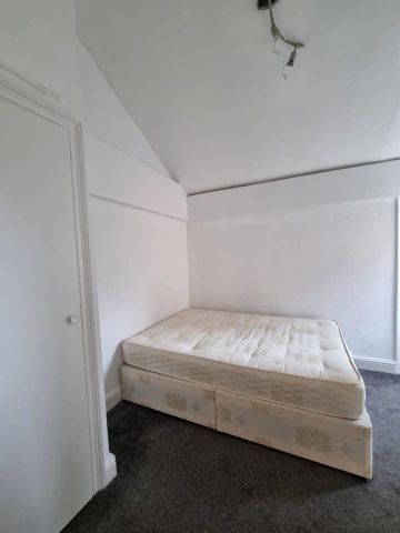 3 bedroom apartment to rent - Photo 3