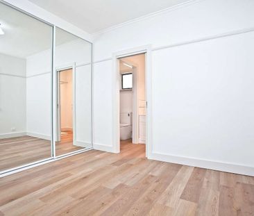 Fully renovated - Photo 3