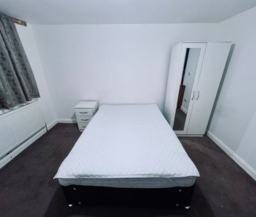 Room in a Shared House, Ashburnham Road, LU1 - Photo 2