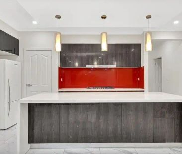 “Large Spacious Family Home!” - Photo 1