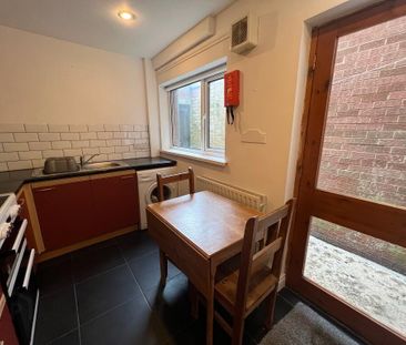 Donegall Road, Room 4, All Bills Included, Belfast, BT12 5NA - Photo 6