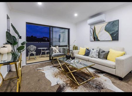 MOUNT ROSKILL, 3 BEDROOMS - Photo 2
